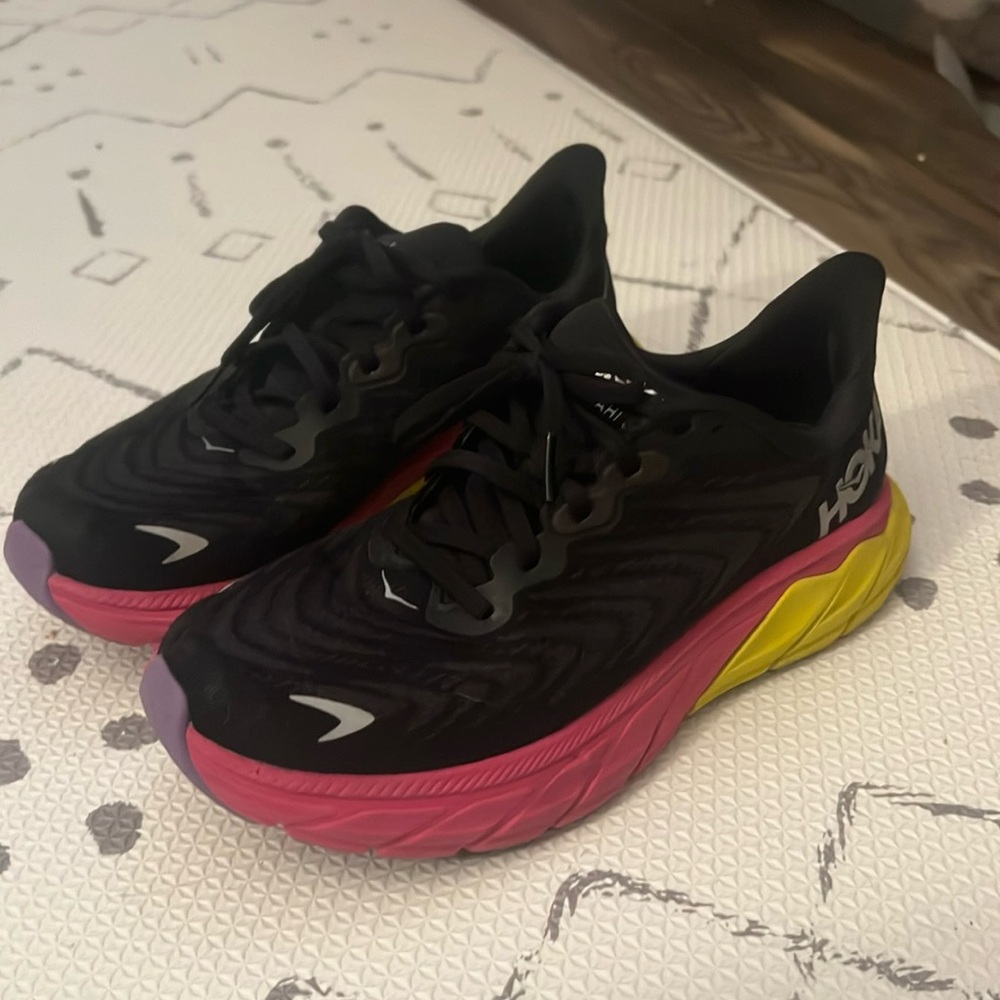 HOKA ARAHI 6